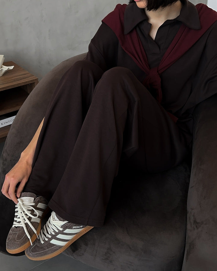 Kvindernes komfortable og stilfulde jumpsuit med krave Skovae