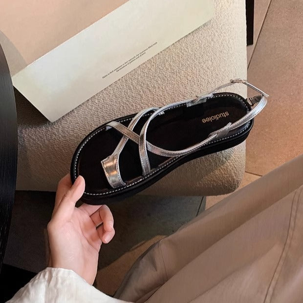 Dame elegante sandaler med glitrende metallic-design og polstret fodseng Stilla