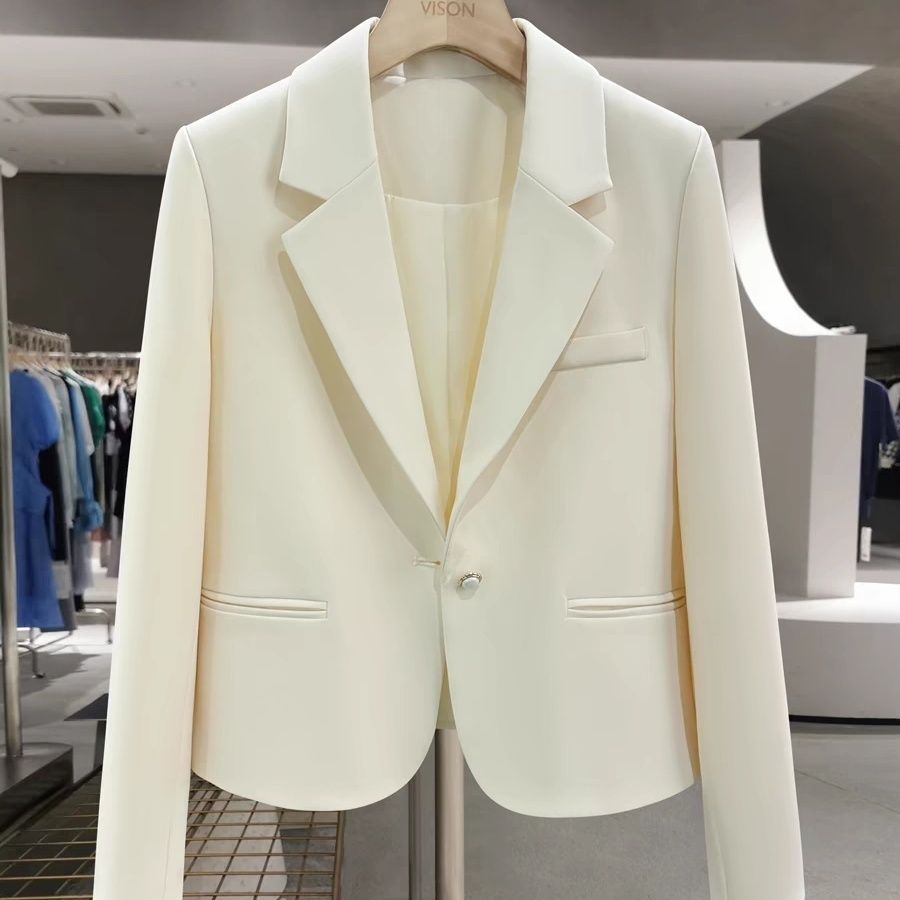 Damer Elegant og skræddersyet blazer med slanke klapper Stilla