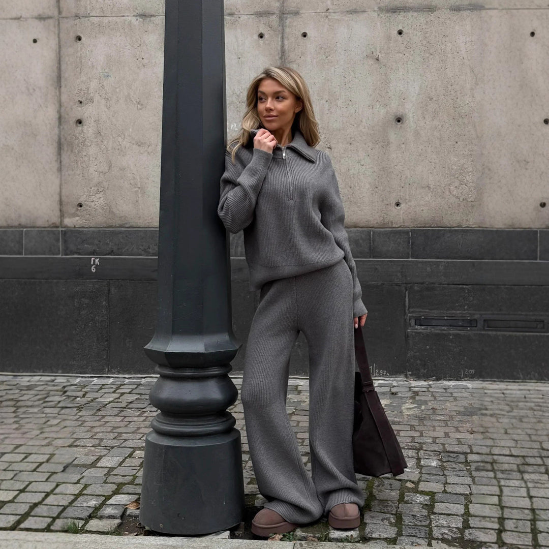Kvinders strikkede loungewear sæt med høj krave og løs pasform Stilla