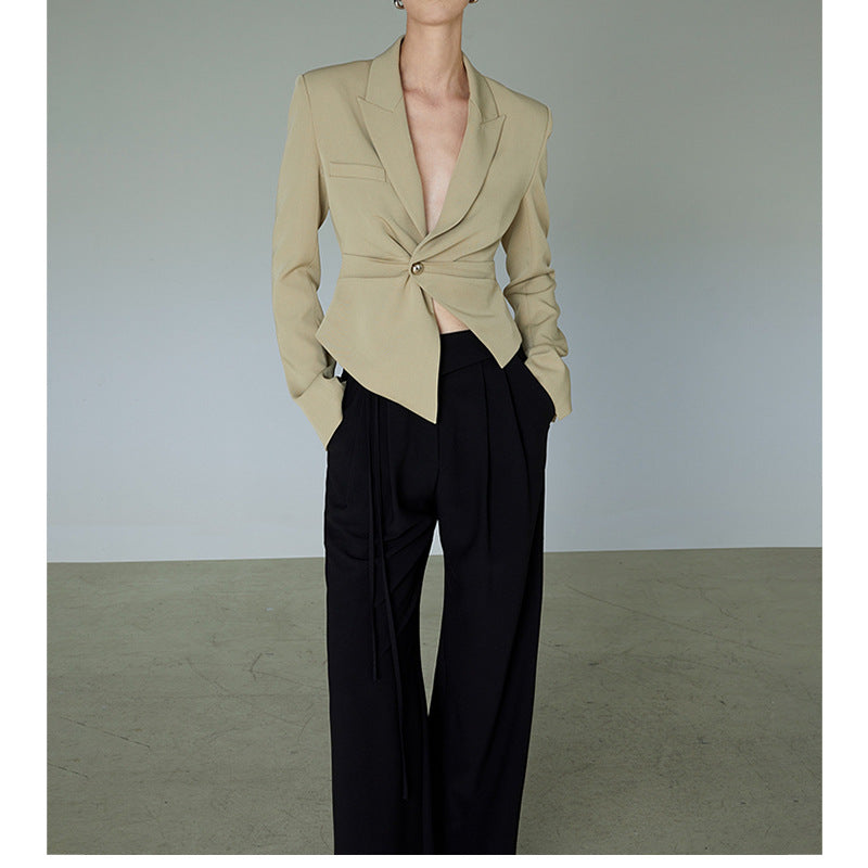 Dame tætsiddende blazer med moderne snit og elegant knapdetalje Stilla