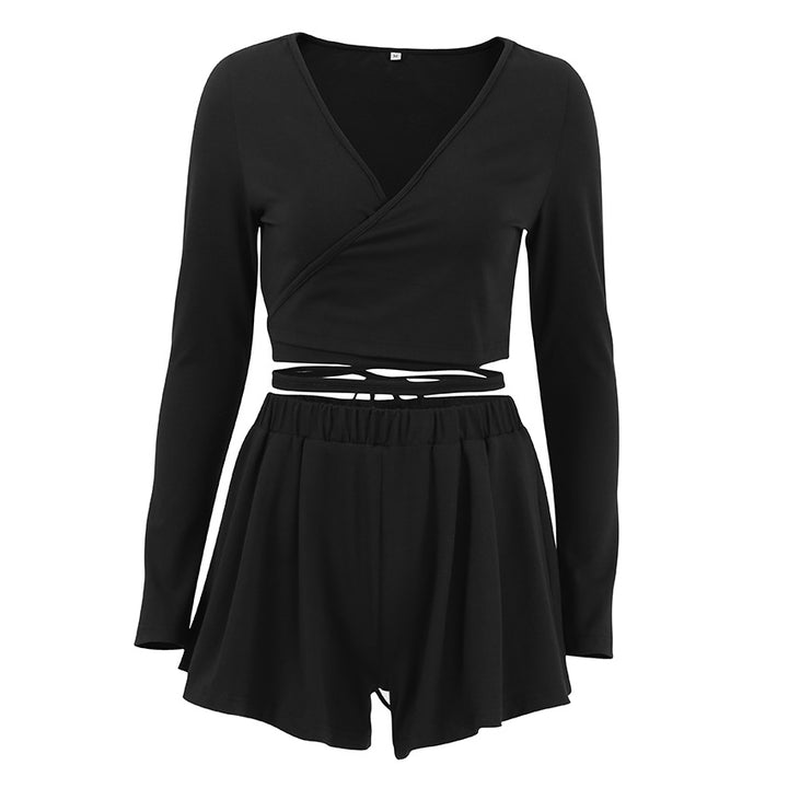 Damer afslappet ensemble med cropped top og korte, svingende shorts Stilla