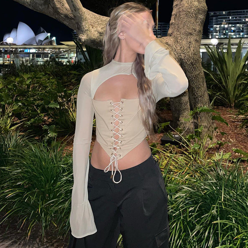 Dame Elegant skåret top med transparente ærmer og snørredetaljer Stilla
