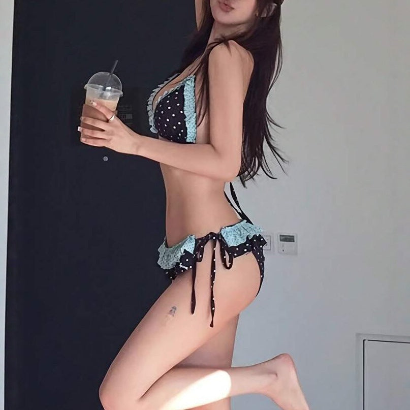 Dame triangle bikini med flæser og dekorativt design Skovae