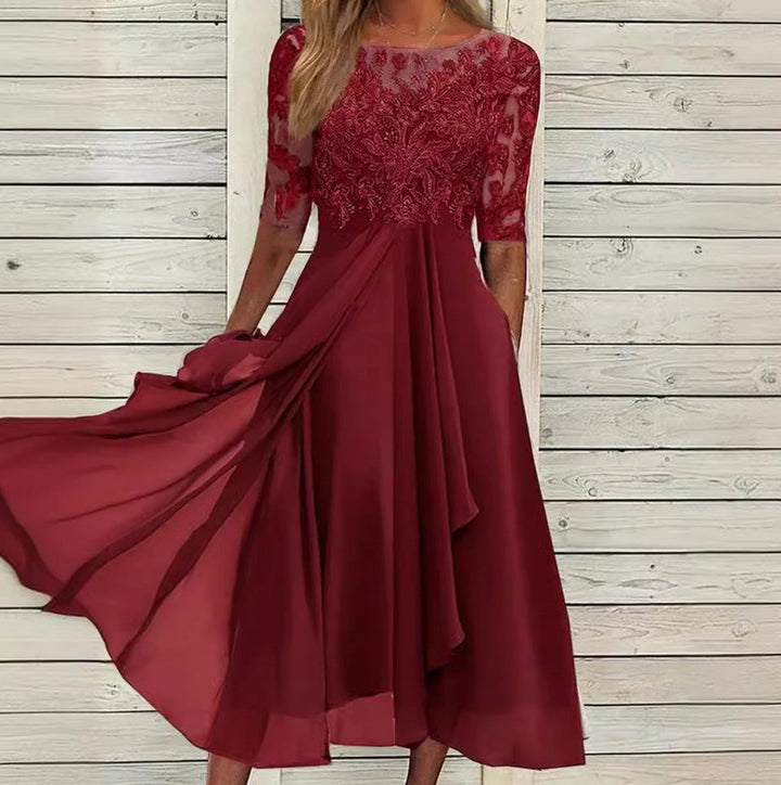 Dame Midikjole med kunstneriske blondeaccentuer og voluminøs skørt Stilla