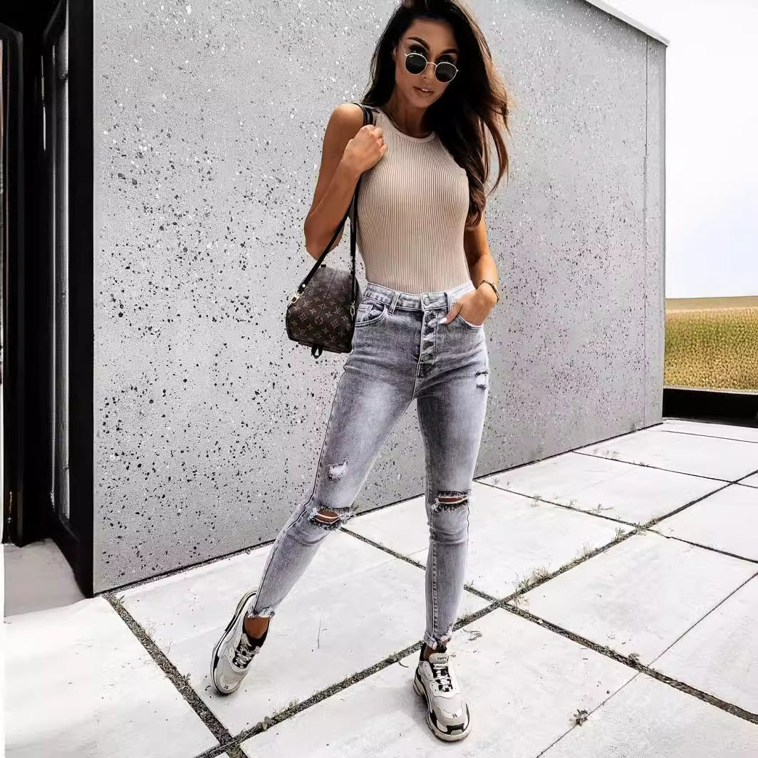 Dames skinny jeans med høje lommer og trendy slidte detaljer