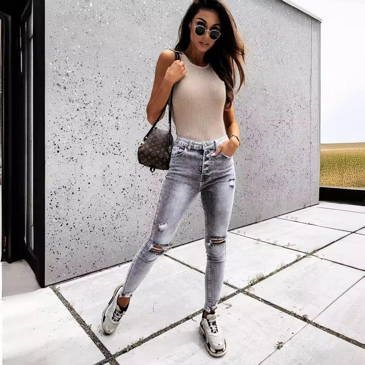 Dames skinny jeans med høje lommer og trendy slidte detaljer
