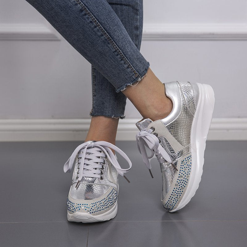 Dame Sneakers med glitrende rhinsten og stilfuld metallic-overflade Stilla