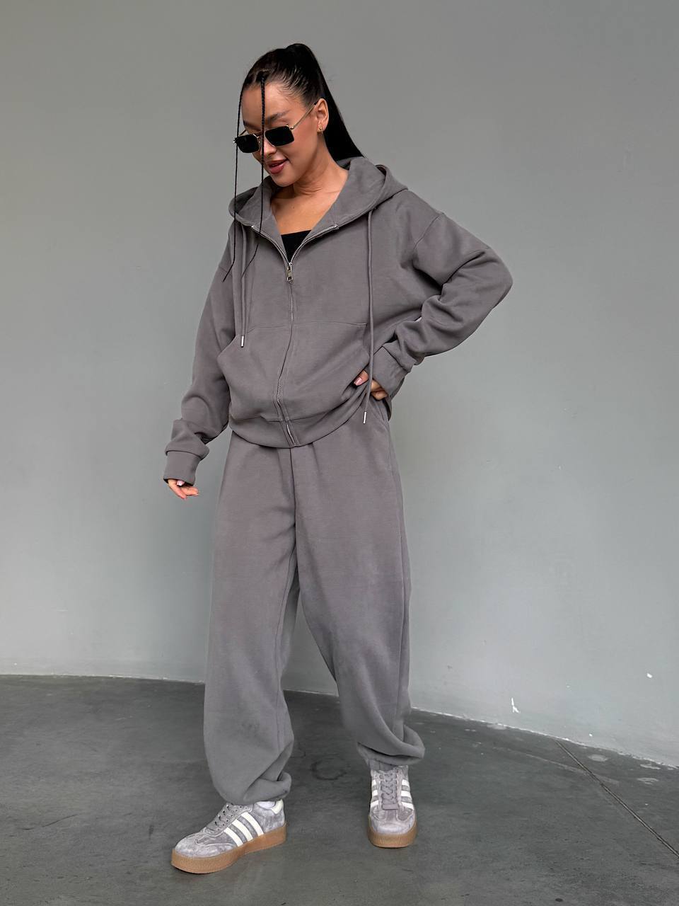 Kvindernes komfortable hættetrøje jumpsuit med høj kvalitets lynlås og afslappet pasform