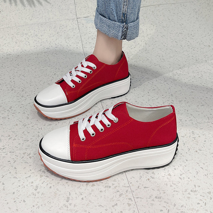 Dame Plateau-sneaker i høj kvalitet af lærred med moderigtigt kontrastdesign Stilla