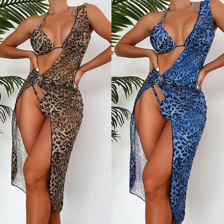 Dame triangel-bikini med moderne halterneck-top og gennemsigtig sarong drape
