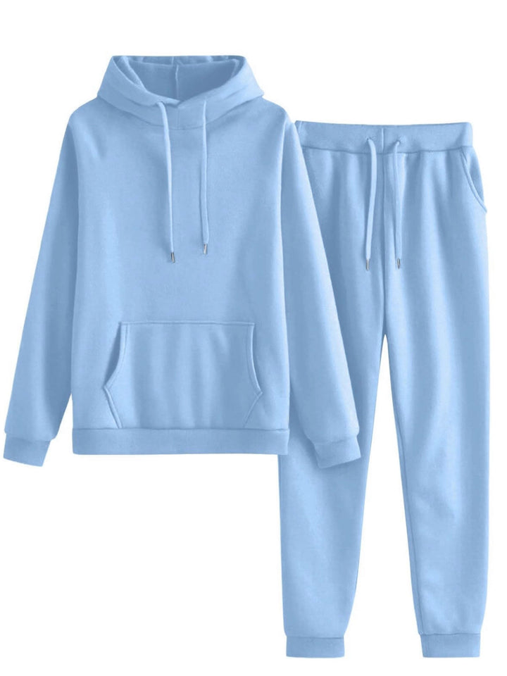 Dame hoodie og jogger sæt i en afslappet pasform med praktiske lommer Skovae