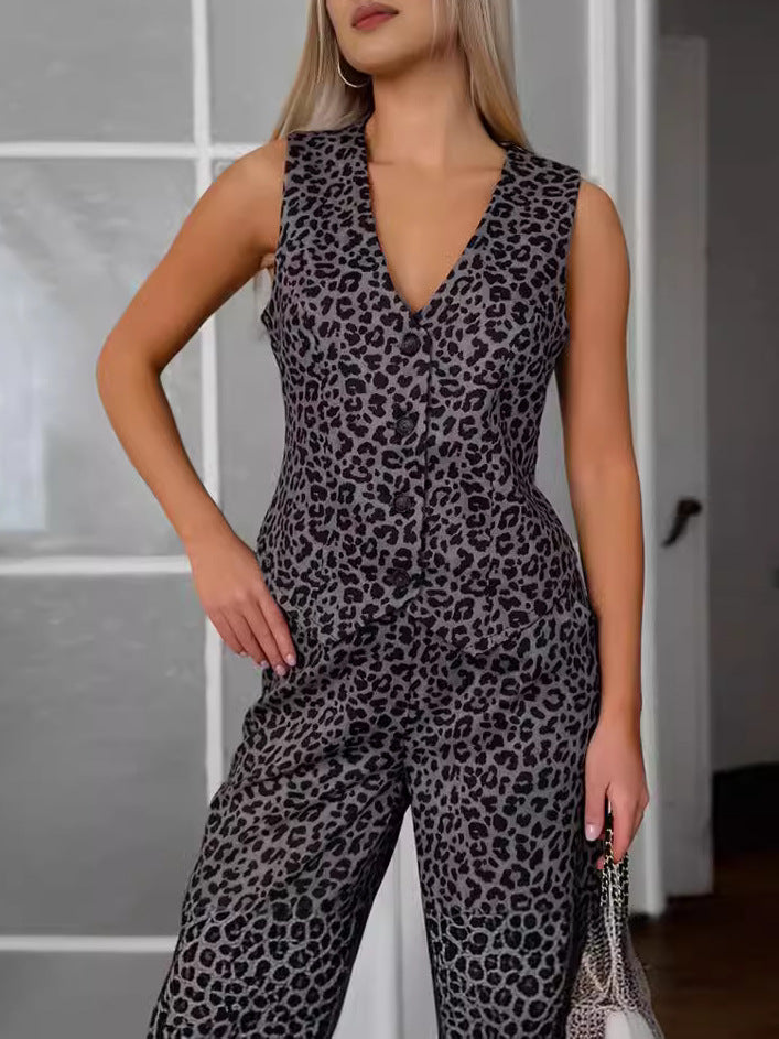 Dame jumpsuit i trendy leopard-design med brede ben og praktisk snit Stilla