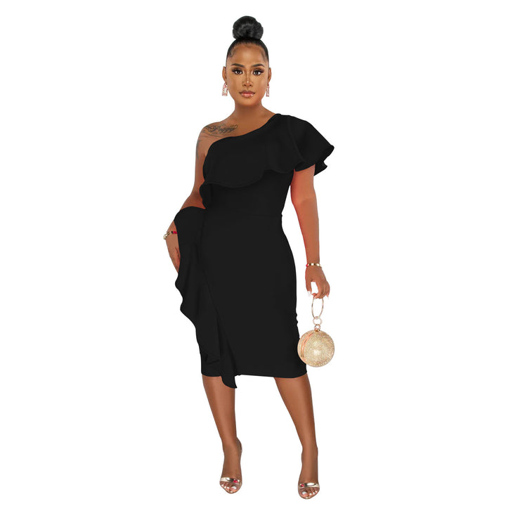 Dame Elegant One-Shoulder-Kjole med Volantdetaljer og Figursyet Snit Stilla