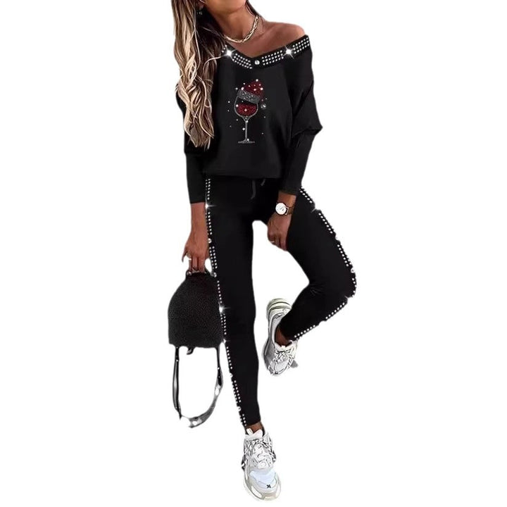 Dame sporty lounge sæt med off-shoulder top og glitrende detaljer Stilla
