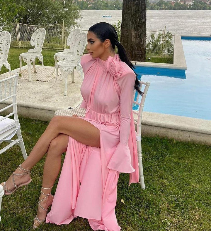 Dame Elegant Maxikjole med flydende stof og kunstneriske blomsterapplikationer Stilla