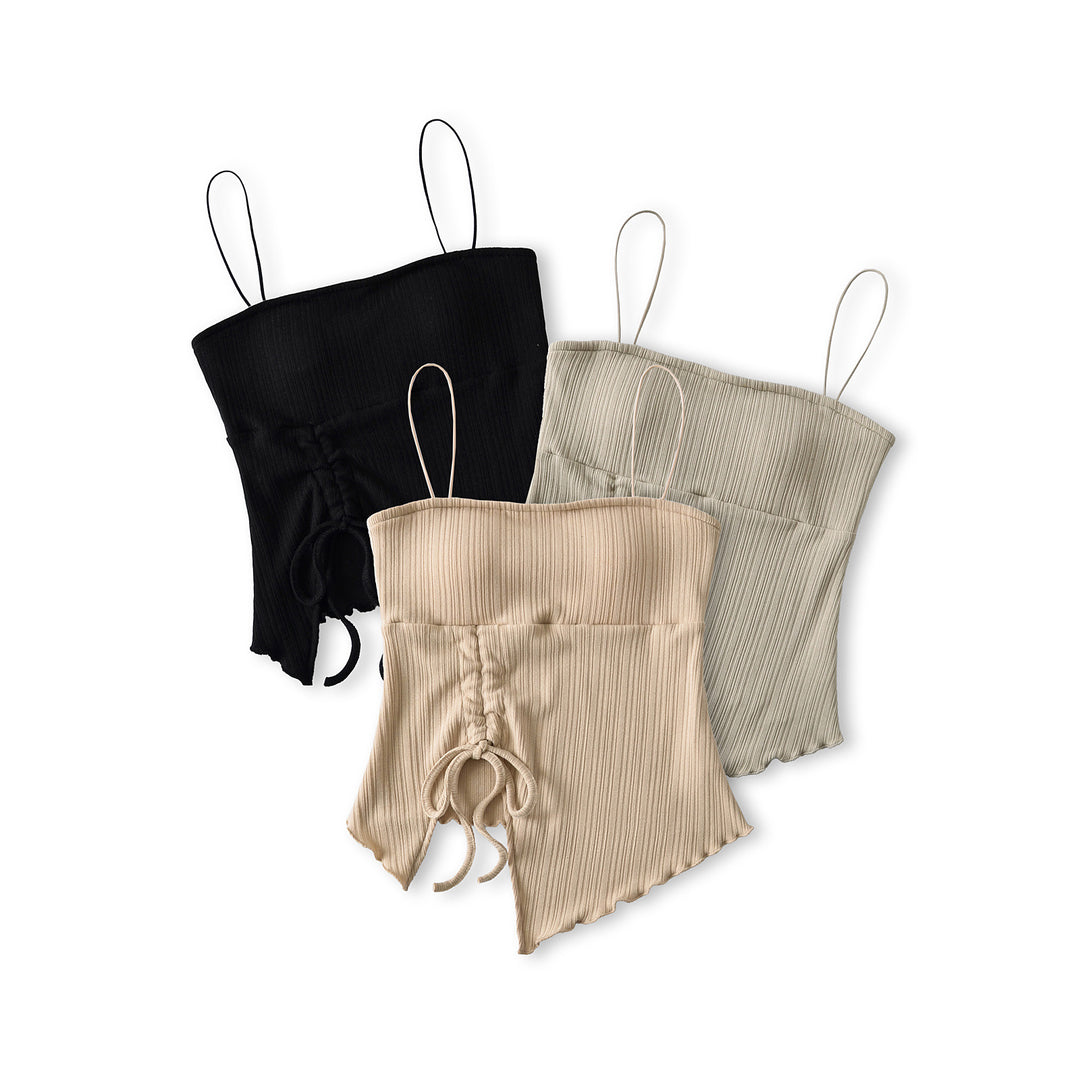 Dame moderner top med asymmetrisk snit og smock-detail Stilla