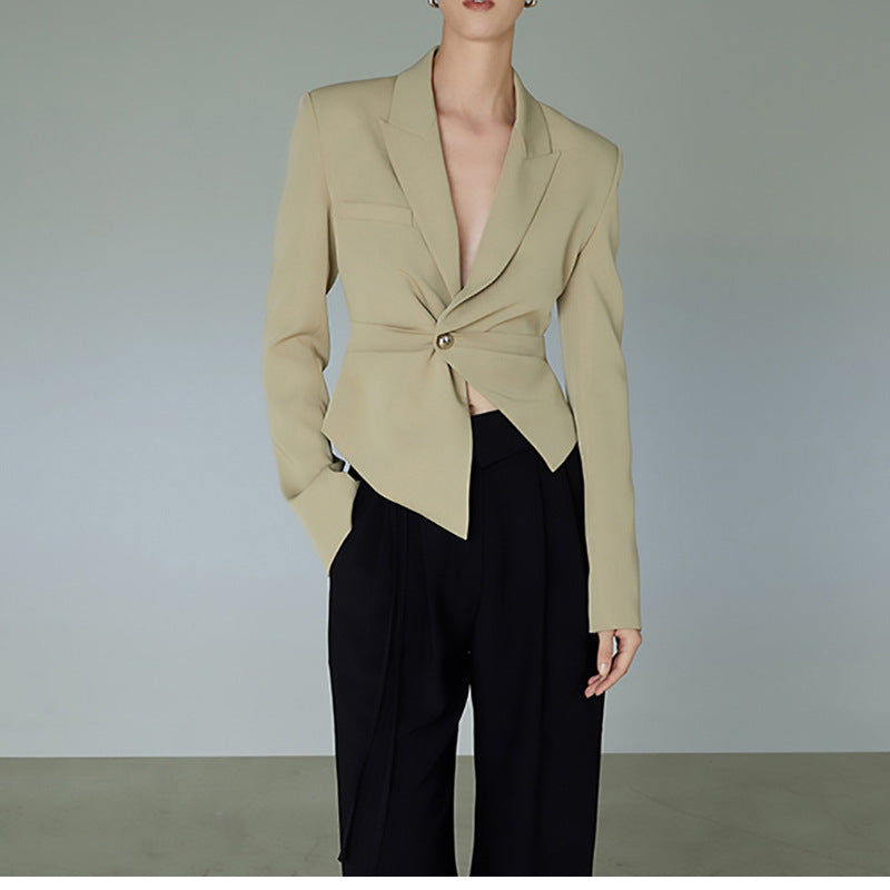 Dame tætsiddende blazer med moderne snit og elegant knapdetalje Stilla