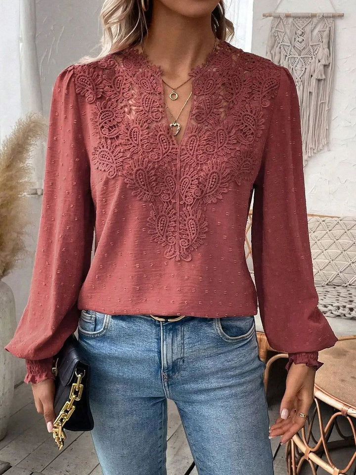 Damebluse med kunstnerisk broderi Stilla