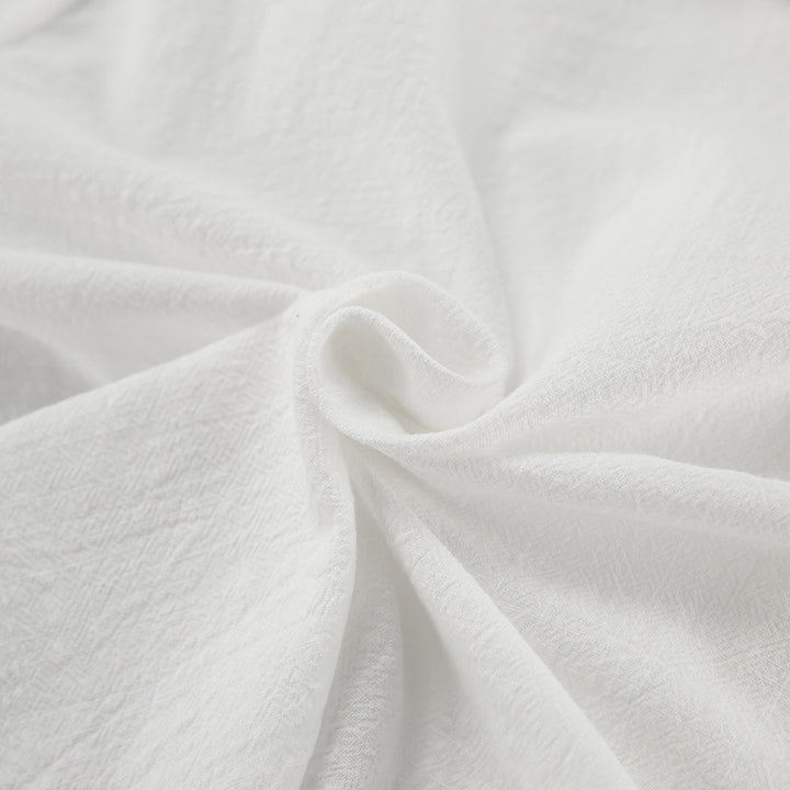 Damebluse med voluminøse flæsedetaljer og smart V-udskæring Stilla
