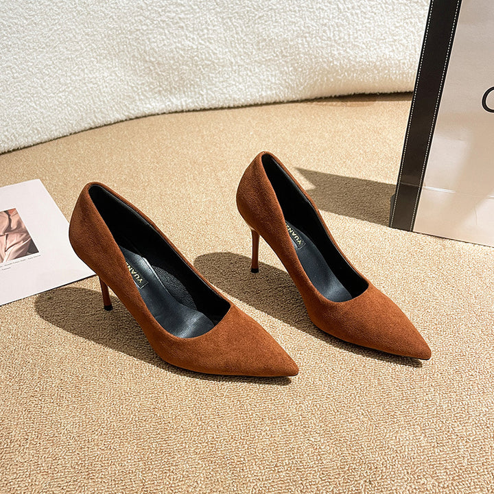 Dame elegante spidse Pumps med behagelig blokhæl og høj kvalitet ruskindsarbejde Stilla