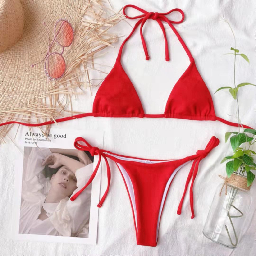Dame triangel-bikini med justerbare bindebånd og ribstrik skovae