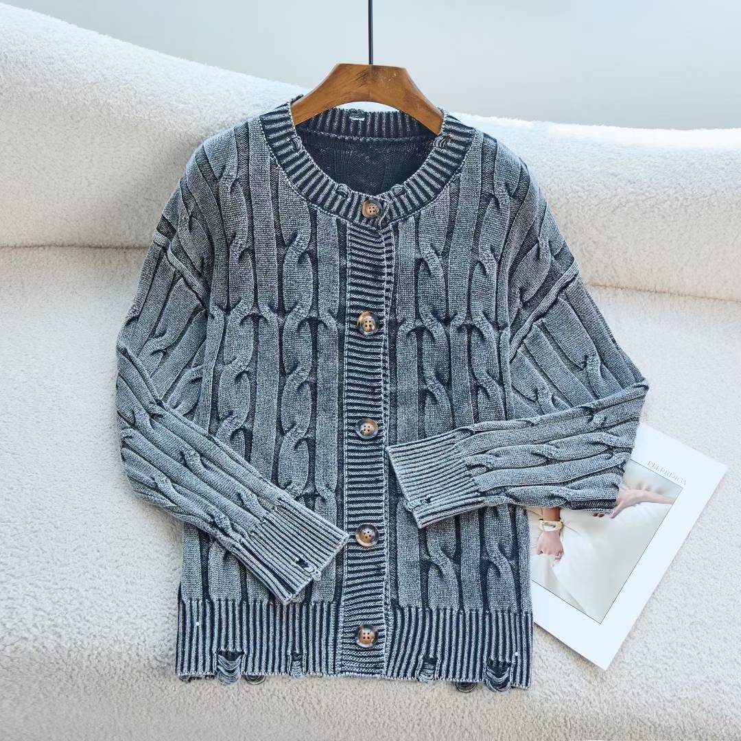 Kvindernes cardigan med elegant kabeldesign og detaljer med træknapper Stilla