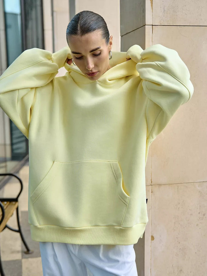 Kvinders oversized hoodie med voluminøse ærmer og integreret kængurulomme Skovae