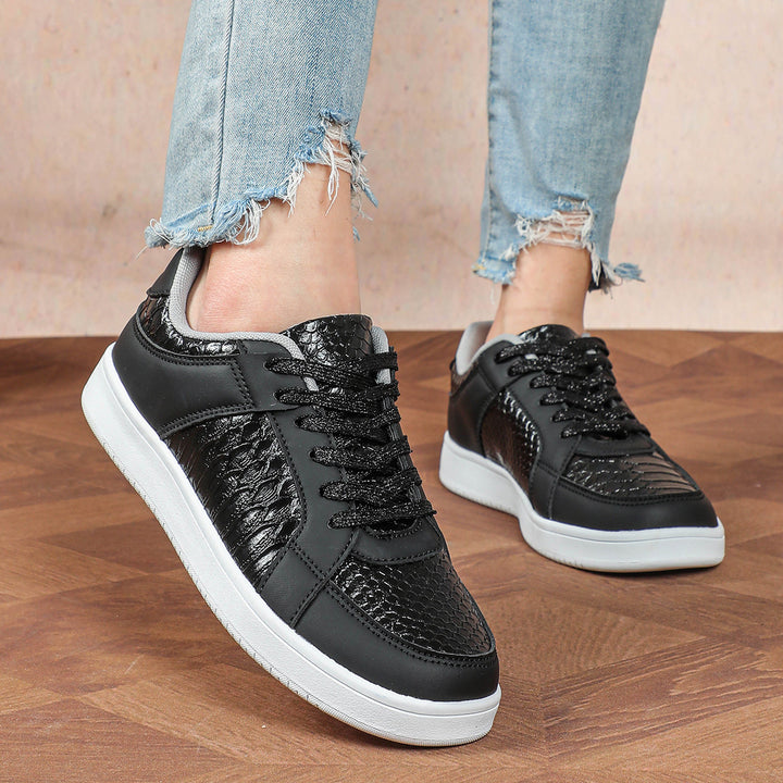 Dame Sneakers i moderne slangeskindslook Stilla