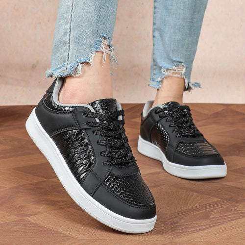 Dame Sneakers i moderne slangeskindslook Stilla