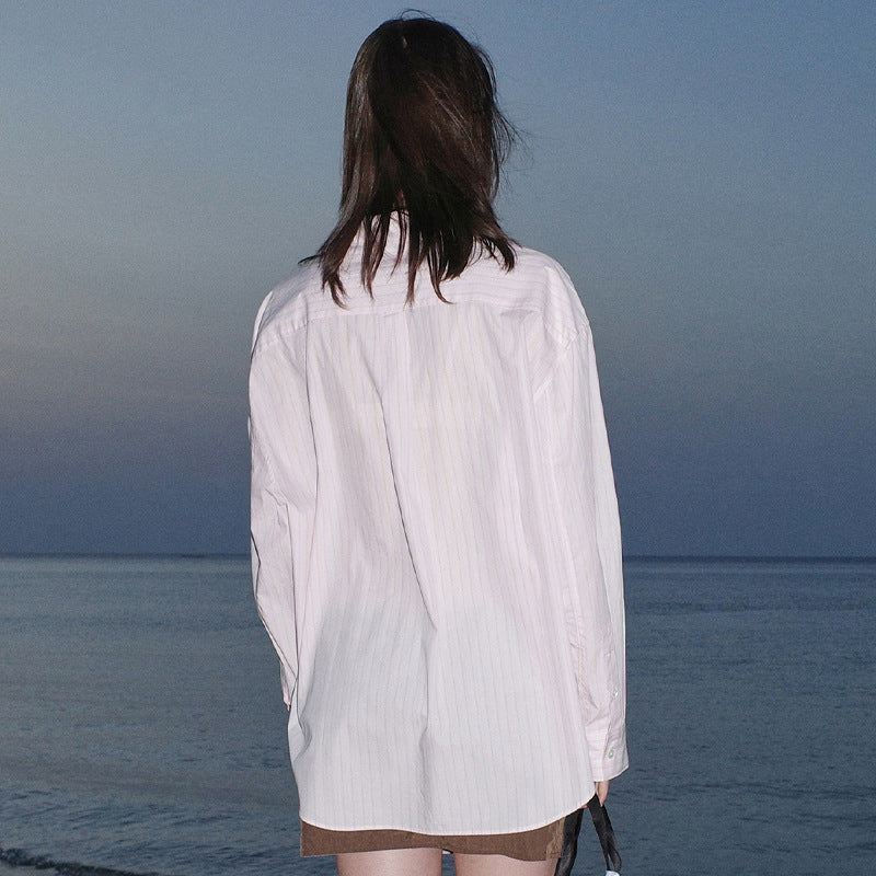 Dame oversized skjorte med fine striber og afslappet snit Stilla