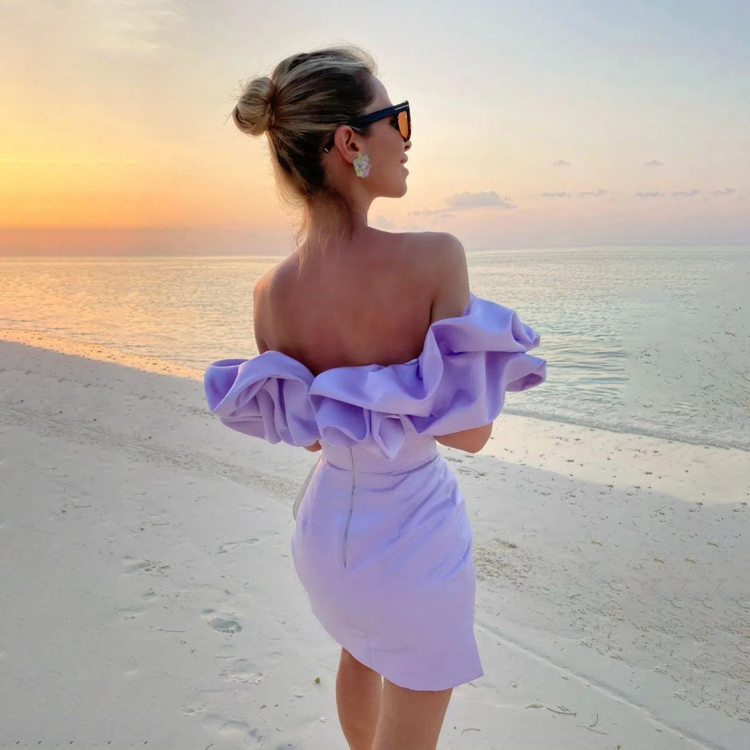Dame Off-Shoulder Minikjole med voluminøse flæser Stilla