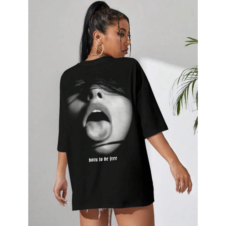 Dame T-shirt med unikt, provokerende fototryk Stilla