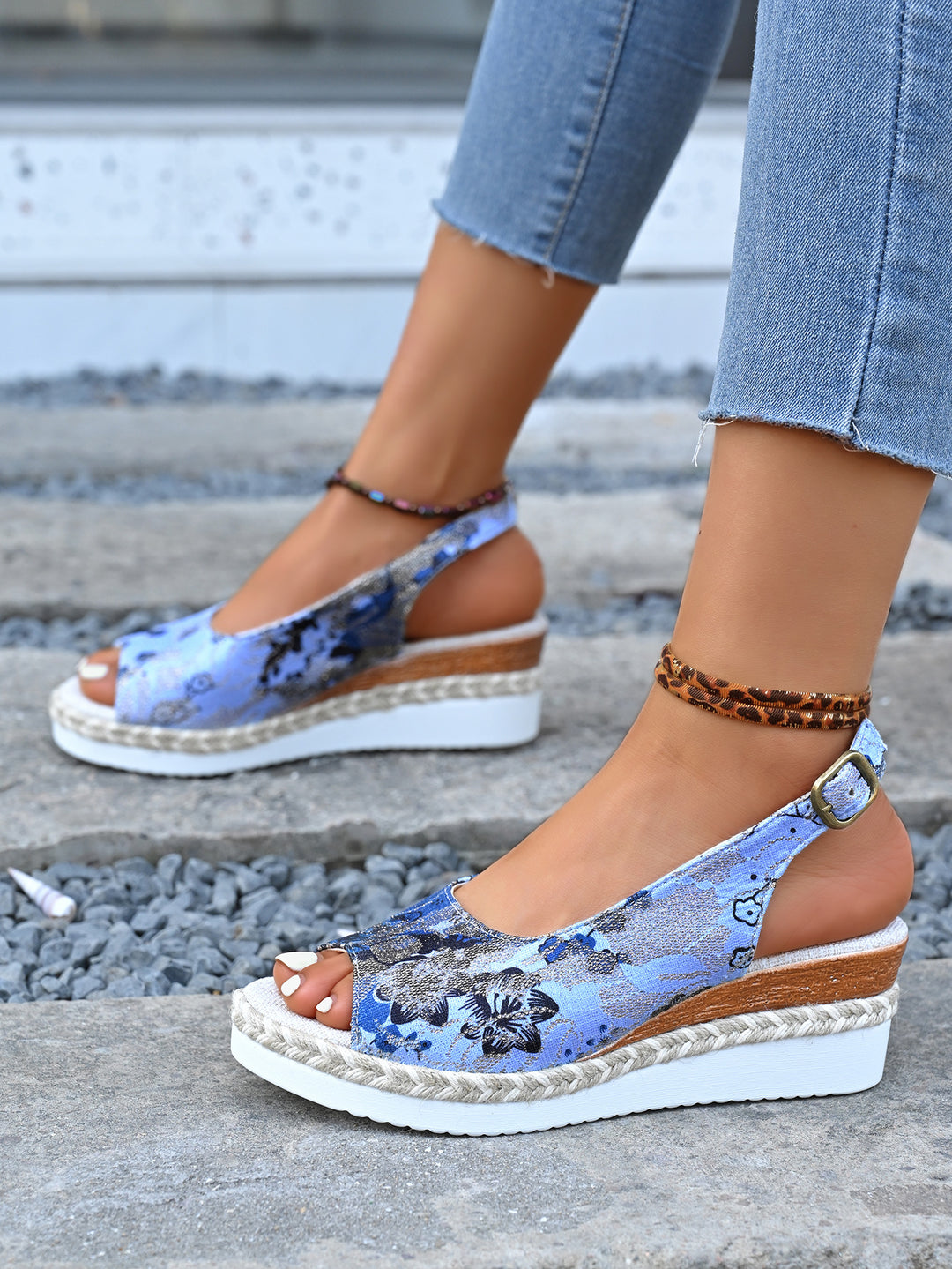 Dame Wedge-sandaler med floralt design og komfortabel fodsengsdesign Stilla