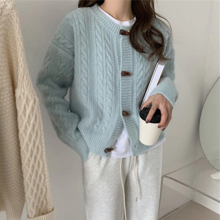 Kvinders cardigan med kabelstrik mønster og elegante knapdetaljer Stilla