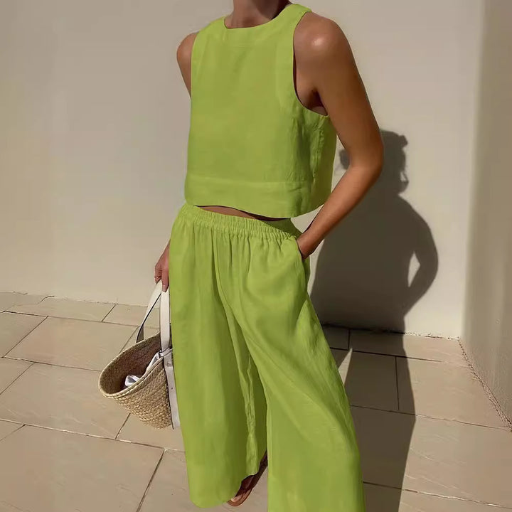 Dame fashionable sommerensemble i let linnedesign Stilla