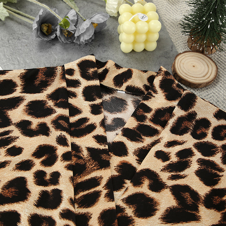 Dame leopardmønster crop-top og nederdel sæt med vide ærmer og cut-out detaljer Stilla