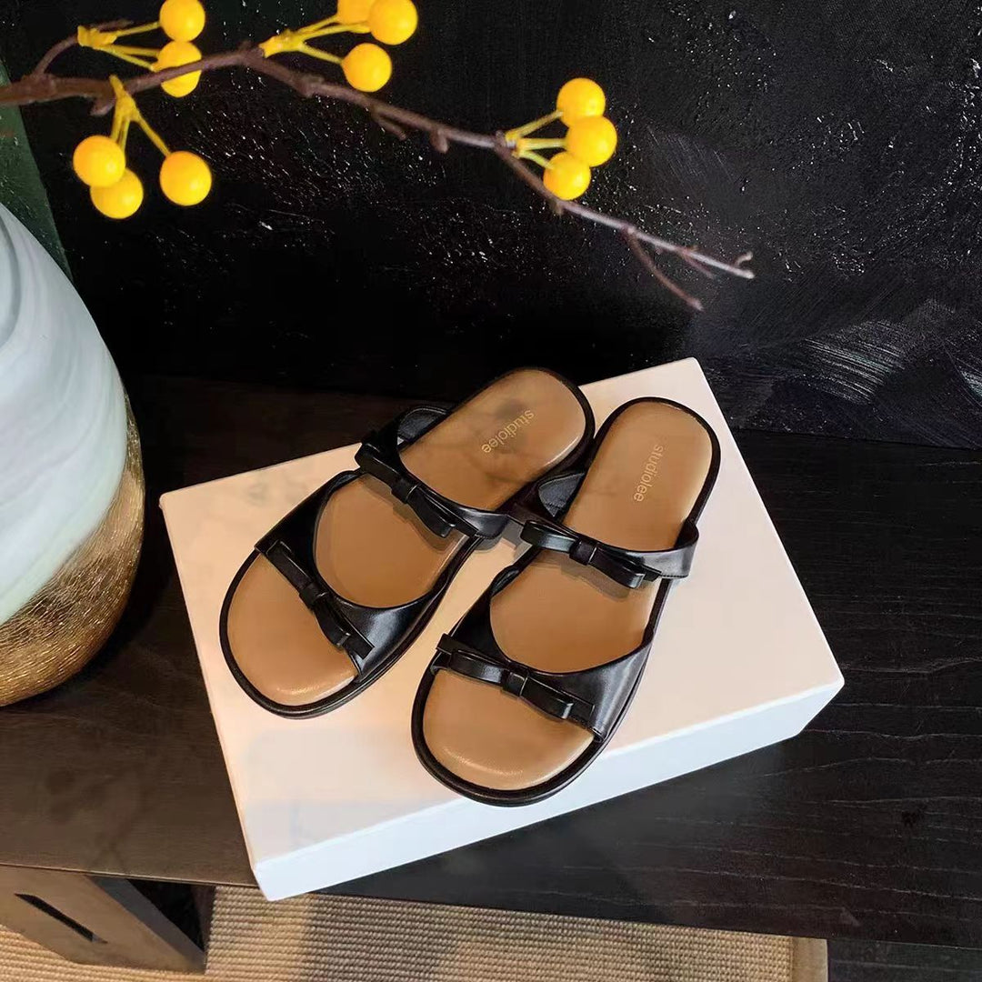 Dame komfortable badesandaler med fashionable stropper og elegant spænde design Stilla