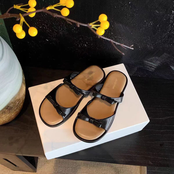 Dame komfortable badesandaler med fashionable stropper og elegant spænde design Stilla