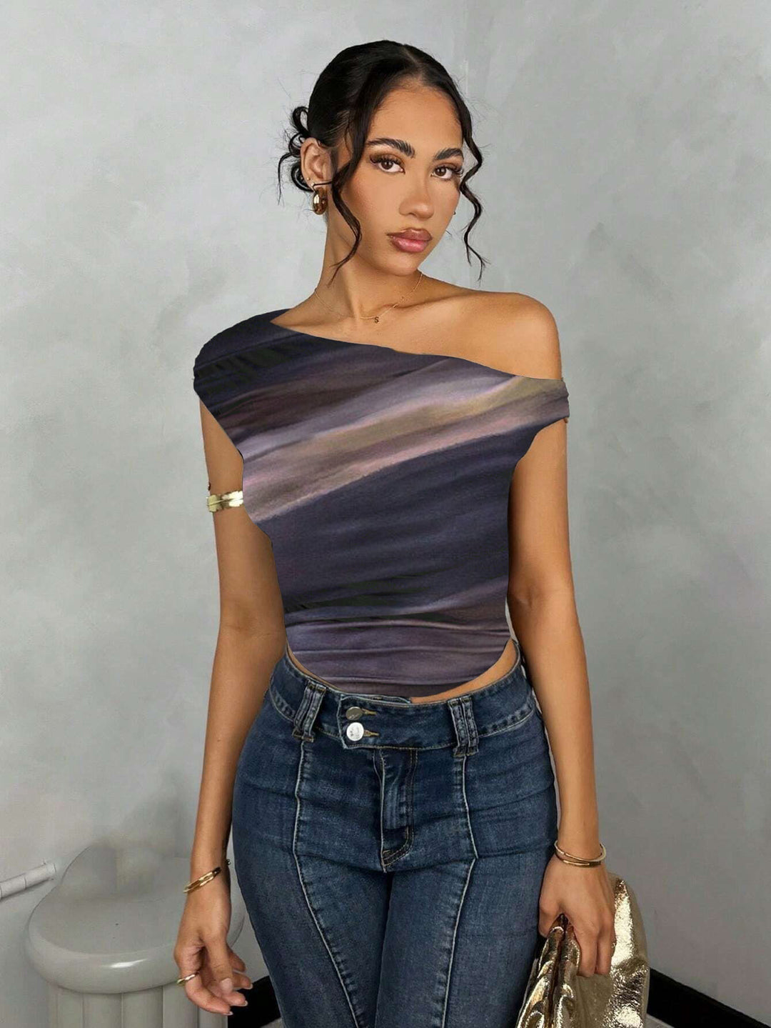 Dame Asymmetrisk Crop-Top med elegant bølgedesign og raffineret snit Skovae