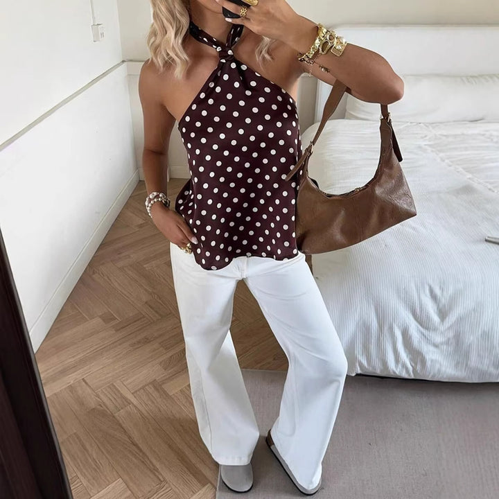 Dame Elegant top med et off-shoulder design og legende prikkemønster Skovae