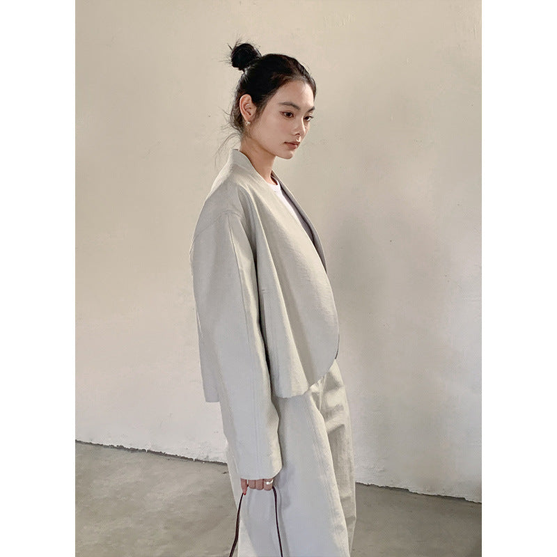 Dame stilfuld kort jakke i moderne kimono-design med sidelommer Stilla
