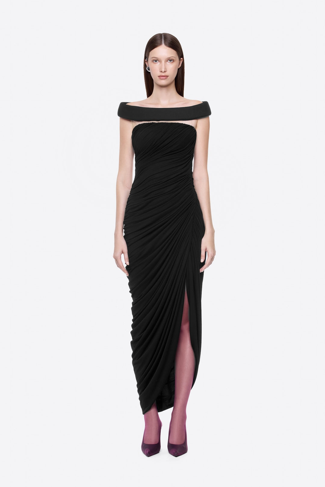 Dame Elegant aftenkjole med off-shoulder-design og raffineret drapering Skovae