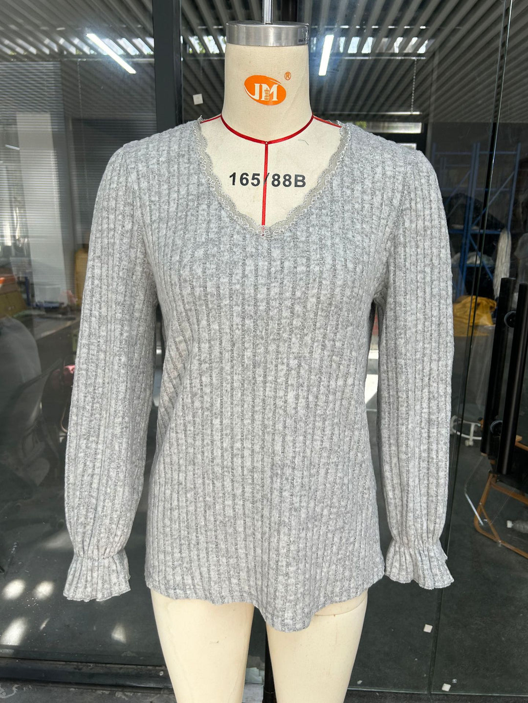 Dame elegant V-hals bluse med fin ribstruktur Stilla