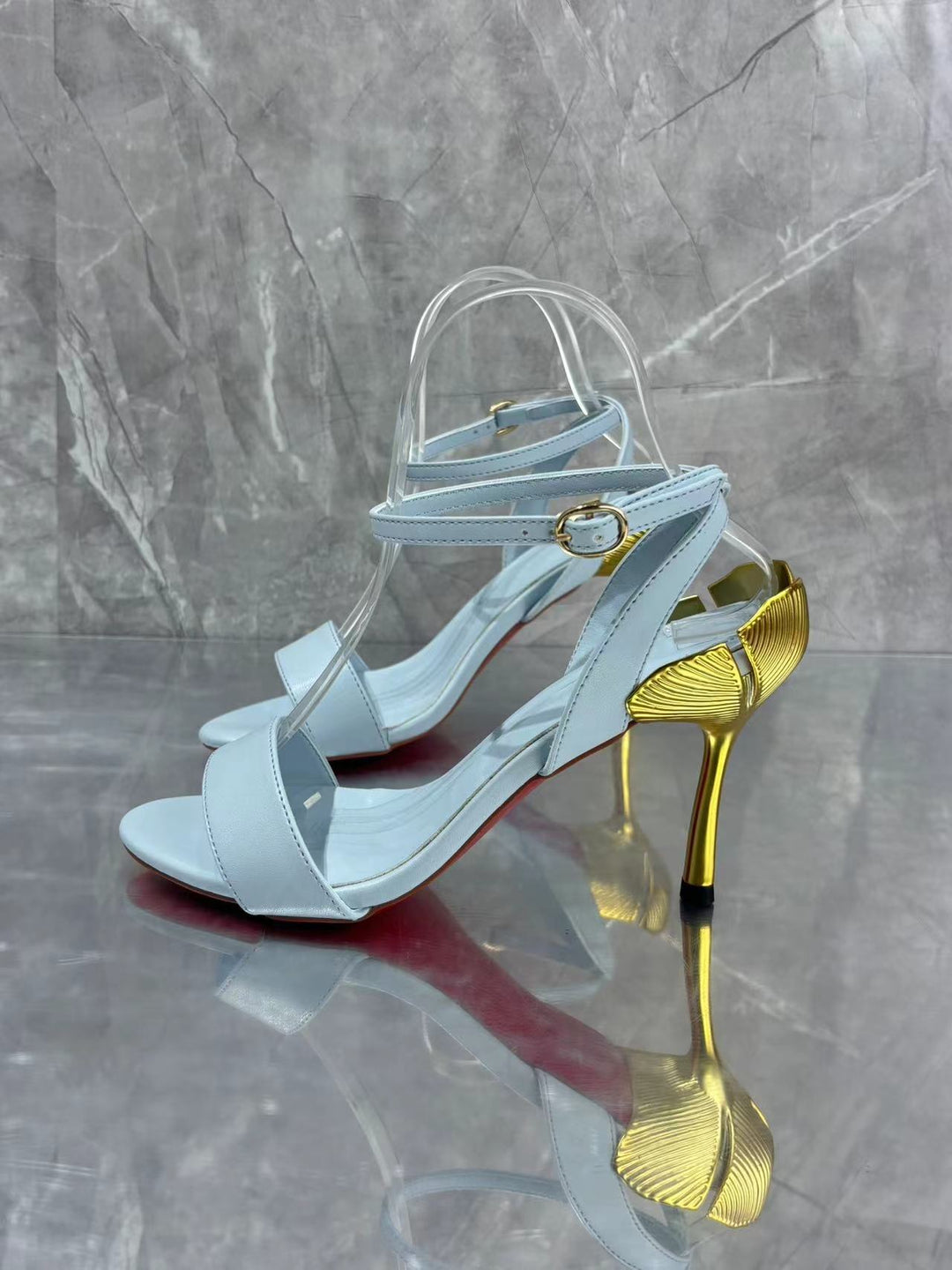Femme Elegante Transparent Stilettohæle med Dekoreret Riemchen Stilla