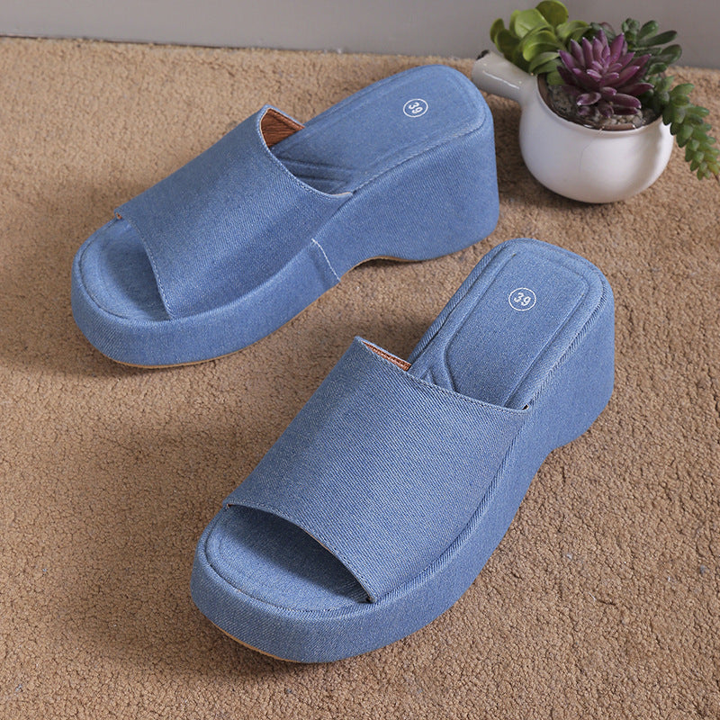 Dame Wedge-Pantoletten med moderne denim-overflade og skridsikker sål Stilla