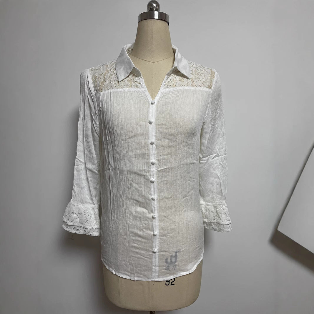Dame nan halvtransparent kreppet bluse med spidsgennemsnit, stofbetrukne knapper og trekvart volantsleeves Skovae