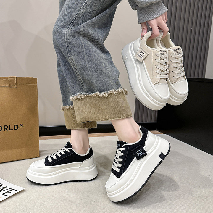 Dame Sporty Plateau-Sneakers med trendy logo-detalje og slidstærkt overdelsmateriale Stilla