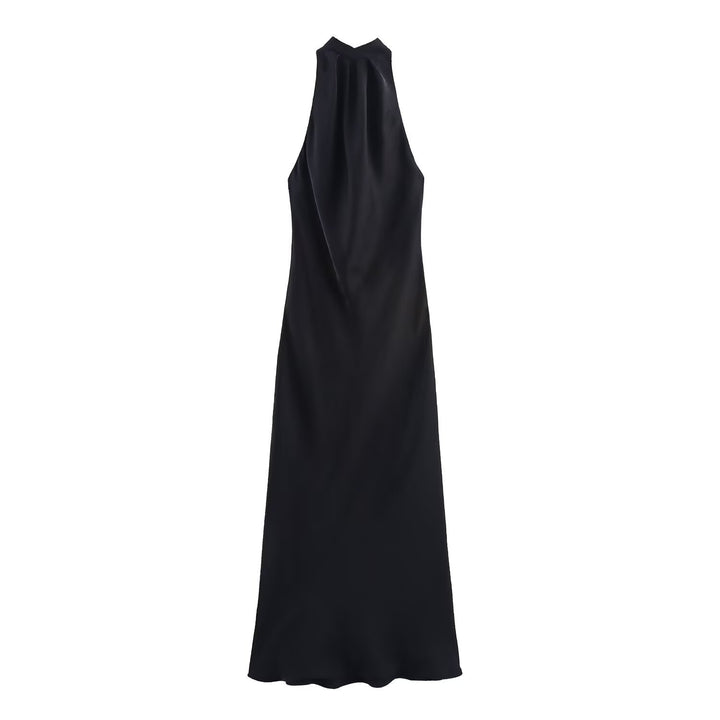 Dame aftenkjole med elegant halterneck-design og flydende snit Skovae