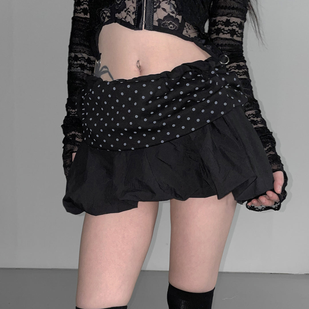 Dame fritidsnederdel med flæsedetaljer og prikket bånd Skovae
